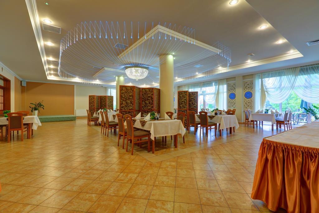 Hotel Chabrowy Dworek Teresin Exteriör bild